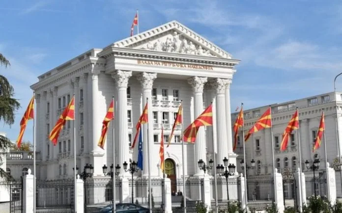 Mickoski paralajmëron ndryshime te zëvendësministrat dhe drejtorët brenda dy javësh