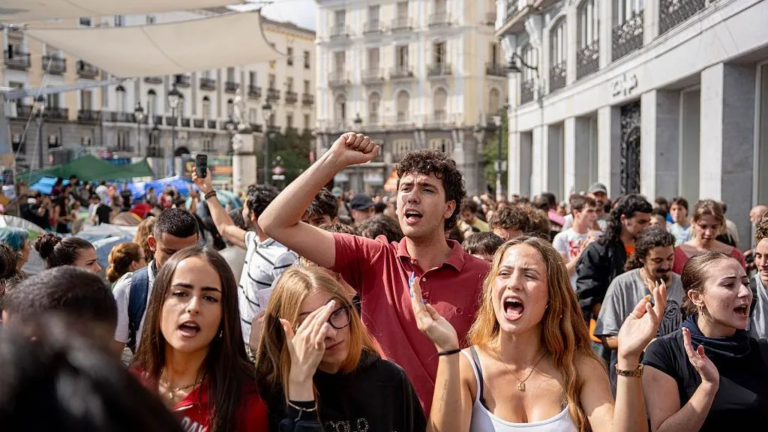 Spanja ndalon dëbimet deri më 2030, pret votën e Kongresit