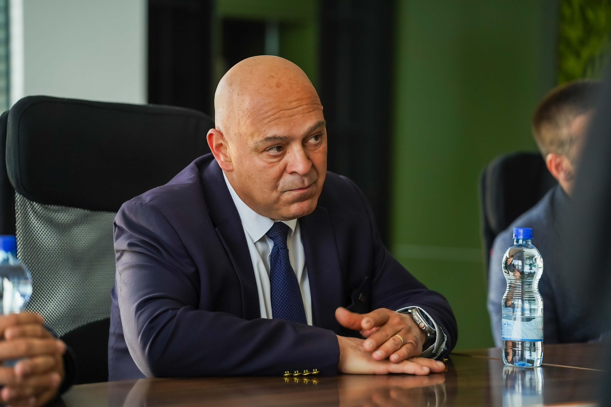 Gjini akuzon Kurtin për zvarritje drejt zgjedhjeve të reja