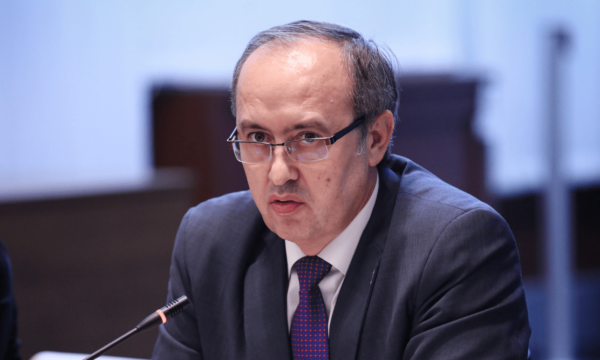 Hoti: Më mirë zgjedhje të reja sesa nënshtrim politik