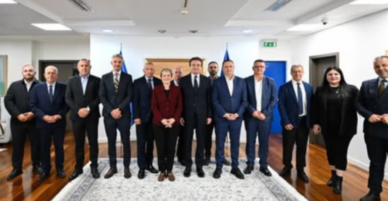 Tetë parti shqiptare bashkojnë listën për zgjedhjet në Serbi