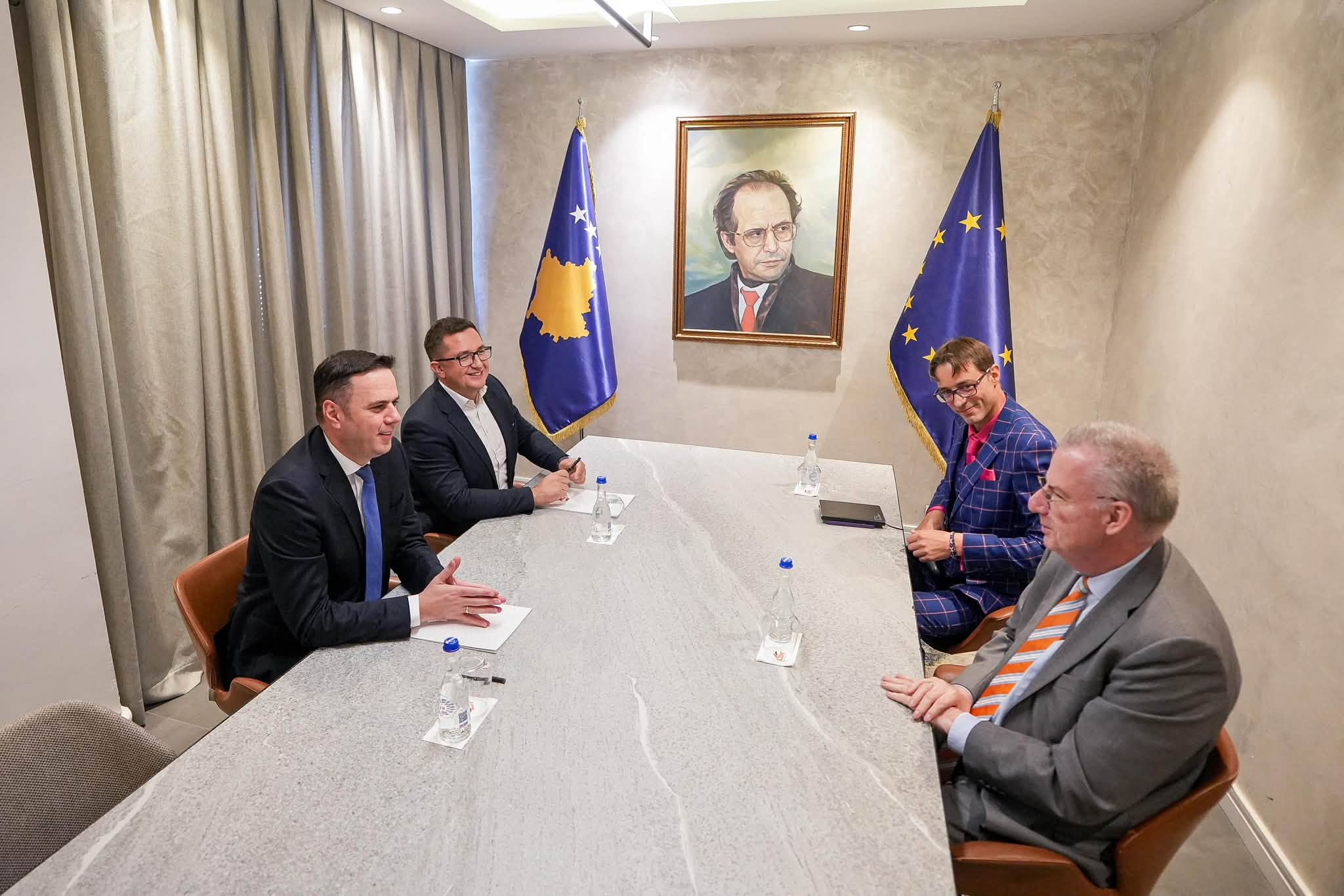 Abdixhiku takon Schuebelin, në diskutim funksionalizimi i institucioneve