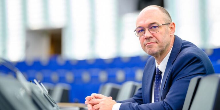 Stier: Serbia nuk mund të anëtarësohet në BE pa normalizuar marrëdhëniet me Kosovën