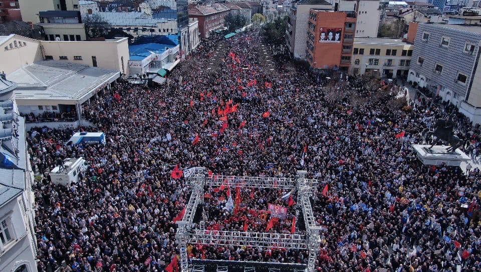“Mobilizim i përgjithshëm në Kosovë” – Marshi për Liri alarmon mediat serbe