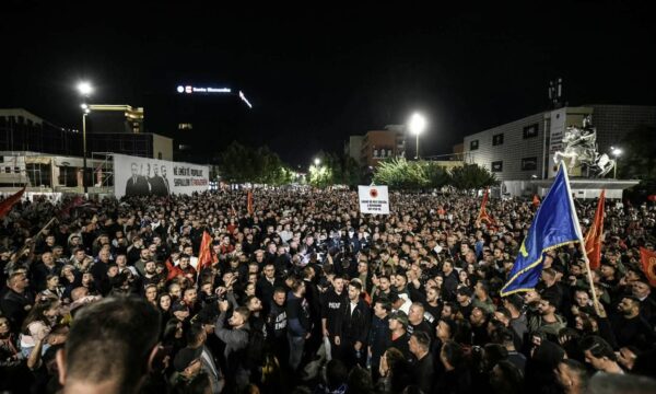 Protestuesit kërkojnë nga Kryesia e Kuvendit: Futeni nesër në rend dite ligjin për Specialen