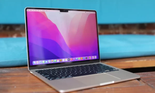 Çfarë mund të lexojë AI-ja në kompjuterin tuaj? Apple paralajmëron për rreziqet