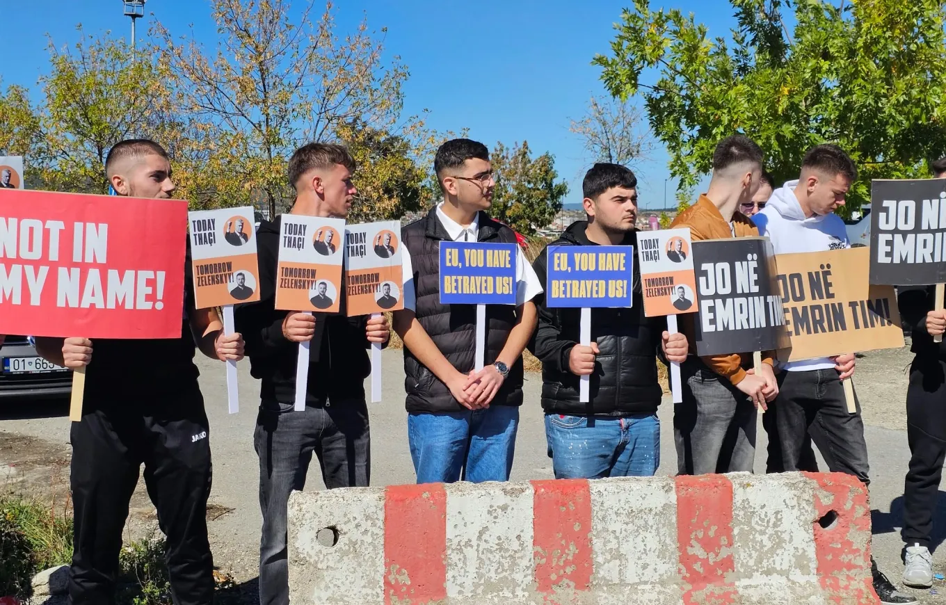 Protestuesit para vizitës së von der Leyen: “BE, na keni tradhtuar”