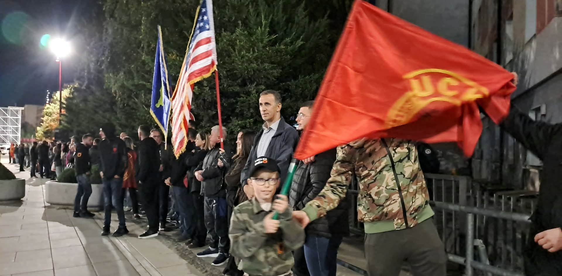 Haziri: Protestuesit do të qëndrojnë gjithë natën para Kuvendit