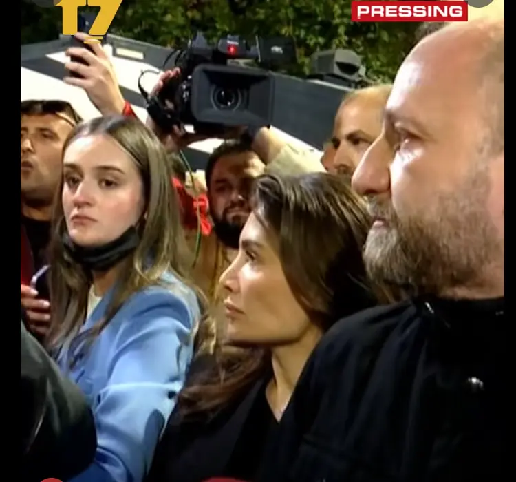 Tahiri policëve: “Na lironi sheshin”, po protestojmë për UÇK-në