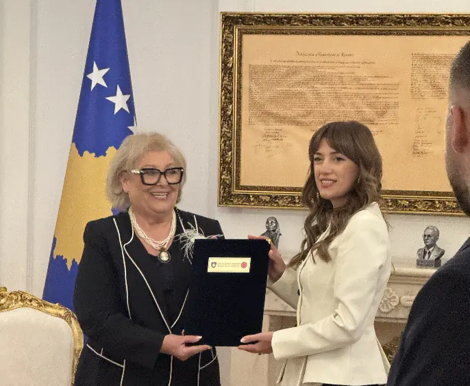 Shiroka-Pula merr detyrën, Haxhiu i dorëzon Kushtetutën