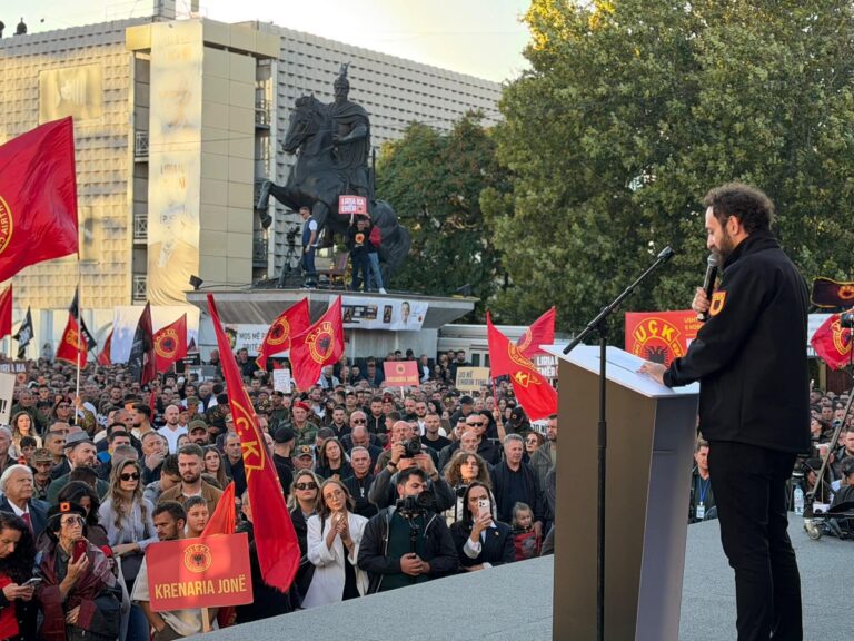 Haziri në protestë: “Kush ka bërë krim, le të përgjigjet!”