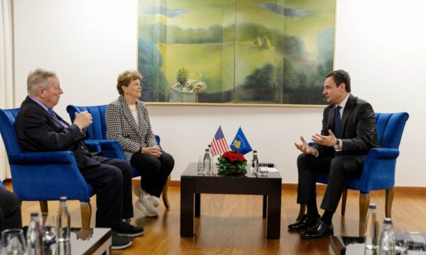 Shaheen dhe Durbin takohen edhe me Kurtin në Kosovë