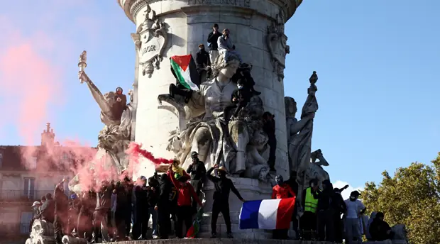 Mbi 160 arrestime në Francë, protestuesit kërkojnë largimin e Macronit