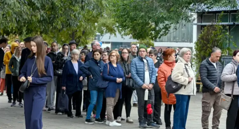 CeSID: Mbi 70 parregullsi në orët e para të votimit