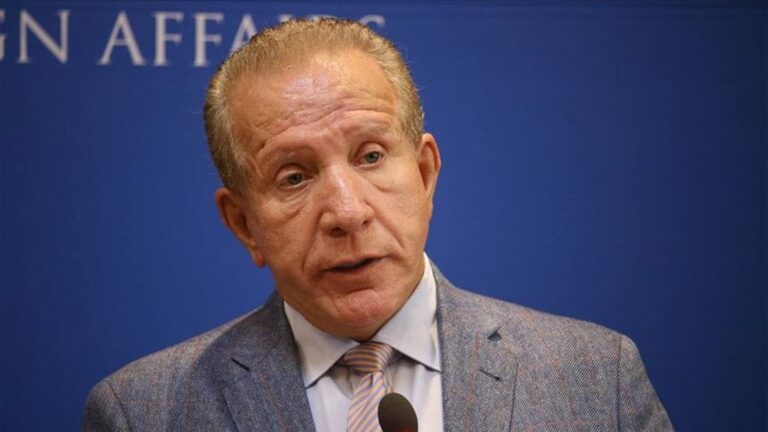 Pacolli paralajmëron hapa ligjorë ndaj Pecit në dy shtete